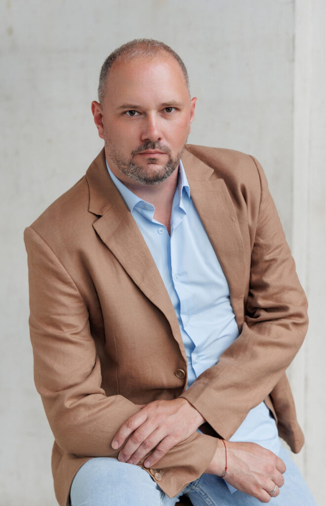 Александр — Руководитель проектов 15 лет в строительстве